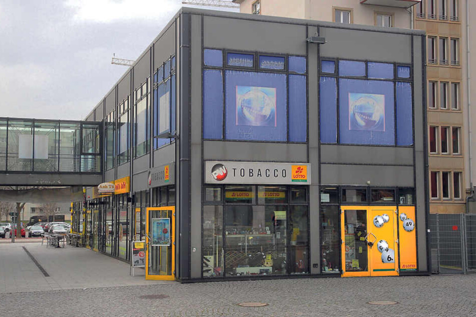 Nicht mal vor dem Waffenshop neben der Altmarkt-Galerie schreckten die Diebe zurück.