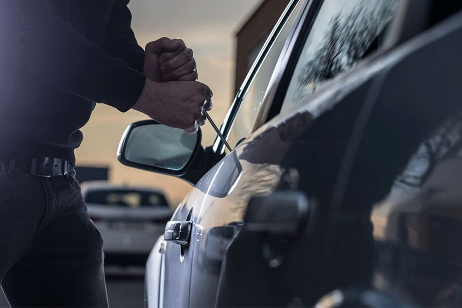 In Dresden fielen gleich mehrere Autos binnen kurzer Zeit unbekannten Dieben zum Opfer. (Symbolbild)