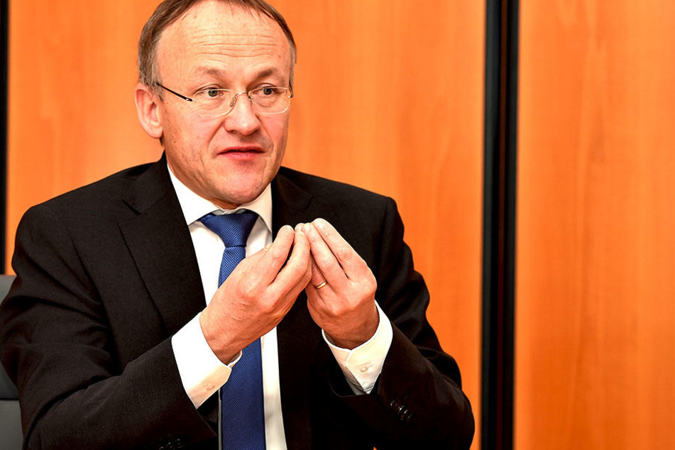 Sportbürgermeister Peter Lames (52, SPD) will die Sportplatzgebühren erstmals
seit 2007 erhöhen.