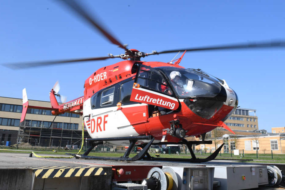 Der Mann wurde mit einem Rettungshubschrauber in eine Klinik geflogen. (Symbolbild)