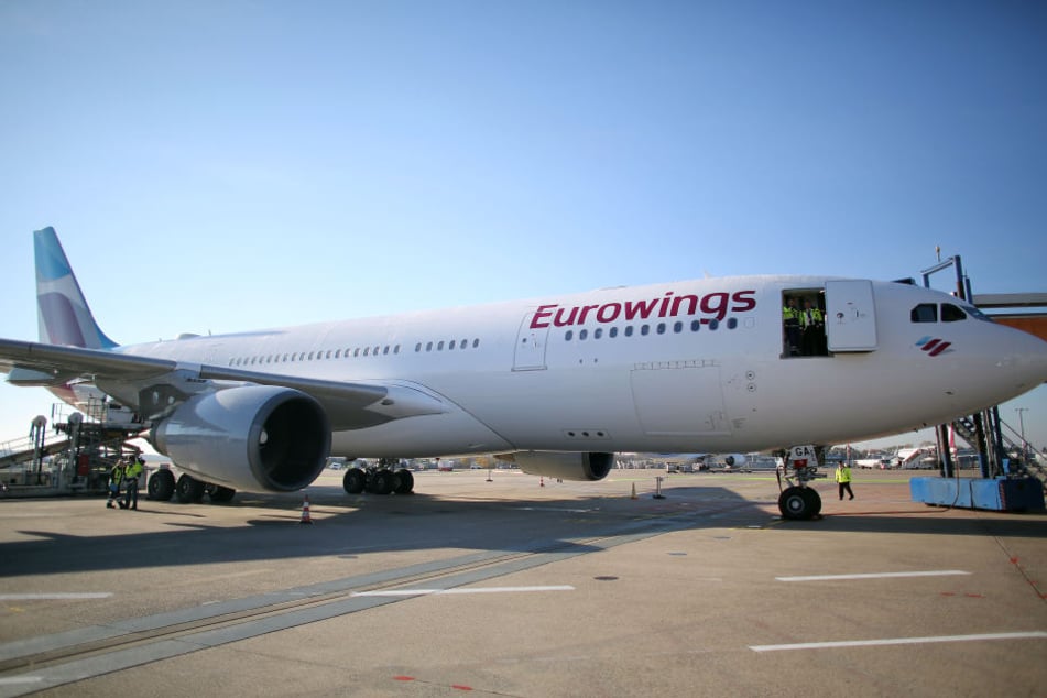 Kurz nach der Landung des Ferienfliegers entdeckte man die blutige Spur. (Symbolbild)