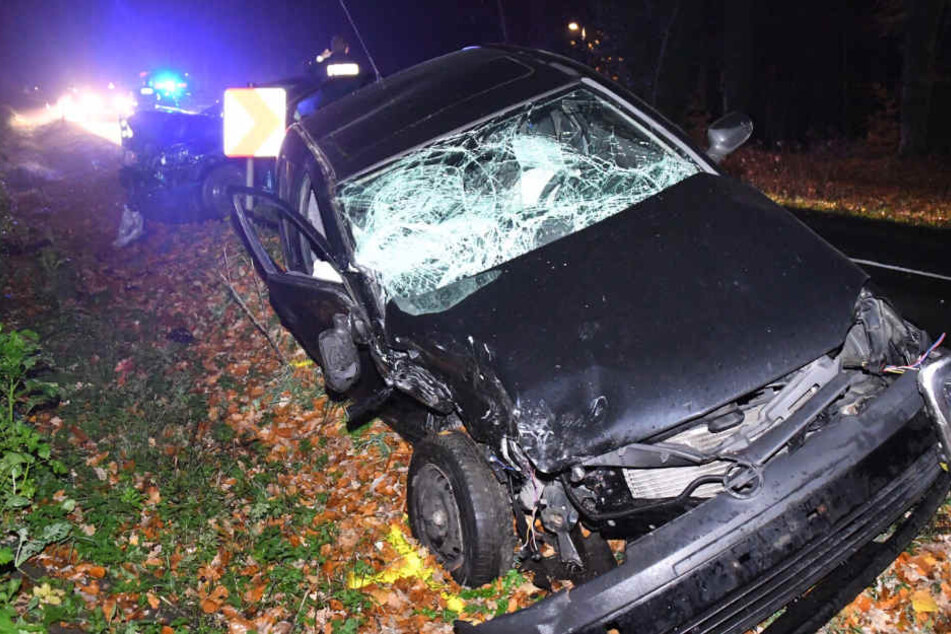 Der Corsa schleuderte von der Fahrbahn.