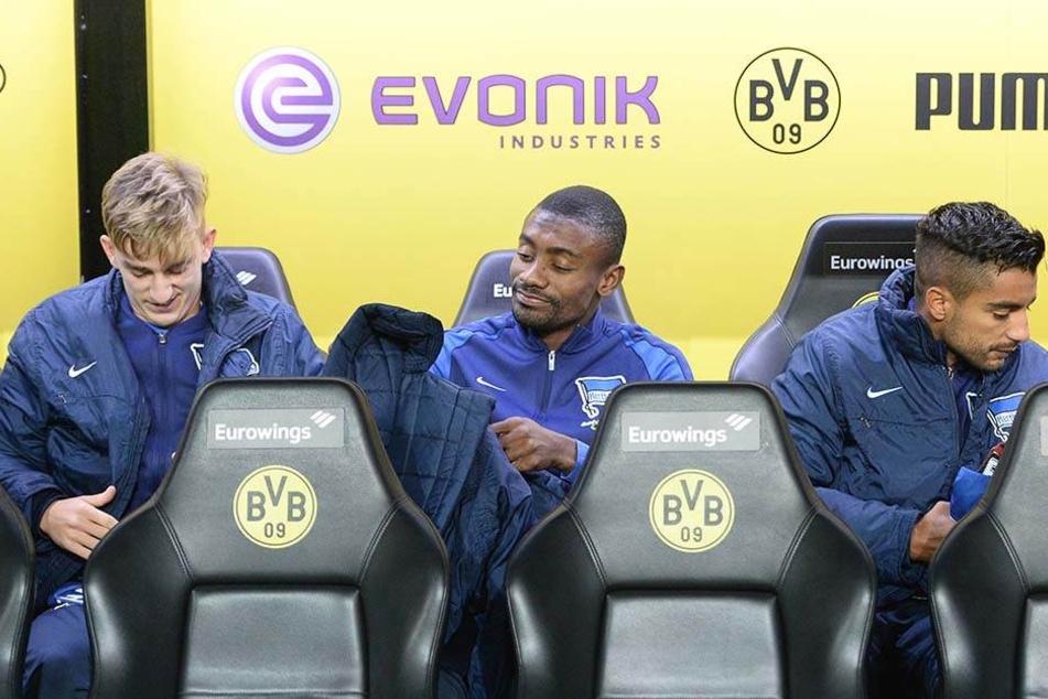 Sinan Kurt (links) sitzt auch bei Hertha BSC meist nur auf der Bank.