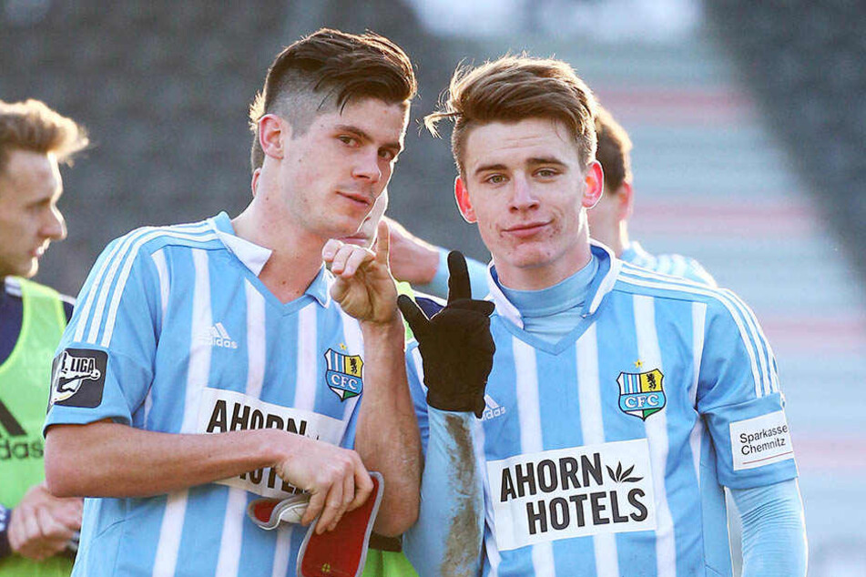 Die beiden Torschützen Dennis Mast (l.) und Florian Hansch konnten nach dem Abpfiff zufrieden sein.