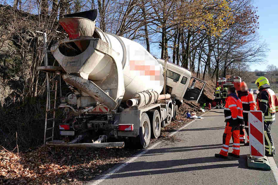 Die B107 musste voll gesperrt werden.