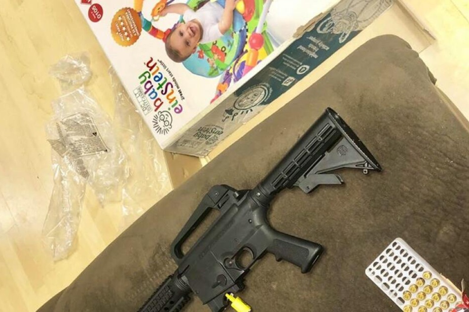Statt der Wippe hat Veronica Alvarez-Rodriguez ein Gewehr gekauft.