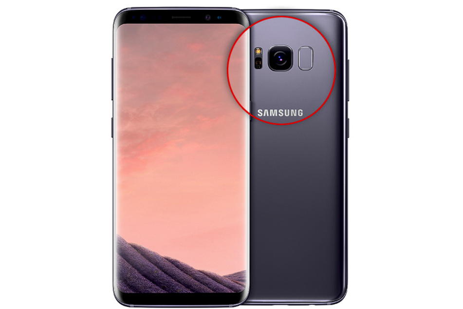 Echt jetzt, Samsung? Der Fingerabdruck-Scanner des neuen Galaxy S8 ist genau neben der Kamera platziert. Für die Nutzer ein echtes No-Go.
