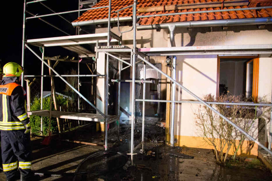 Die Terrassentür wurde bei dem Feuer stark beschädigt.