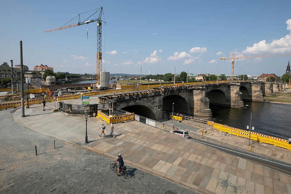 An der Augustusbrücke wird seit April 2017 gebaut.