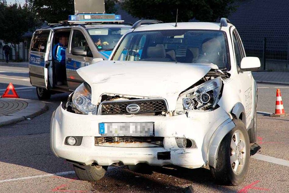 An beiden Fahrzeugen entstand hoher Sachschaden.