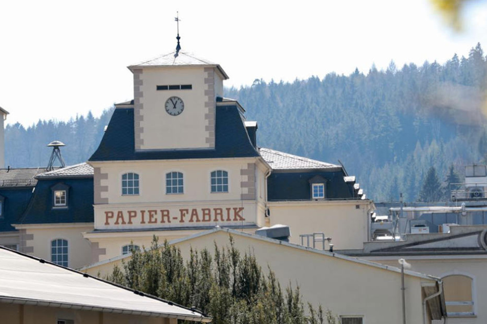 In einer Papierfabrik in Königstein lief eine Chemikalie aus.
