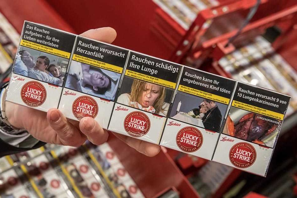 2000 Zigarettenpackungen und mehrere Stangen haben am Dienstagmorgen im Laden gefehlt. (Symbolbild)