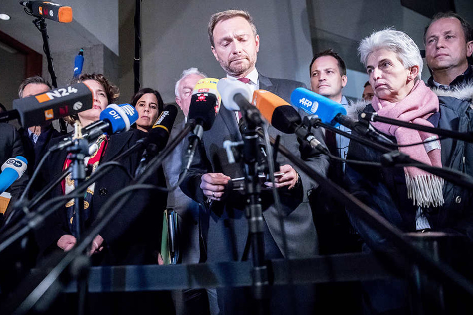 Christian Lindner (Mitte) gab das Scheitern der Jamaika-Sondierungen in der Nacht zum Montag bekannt.