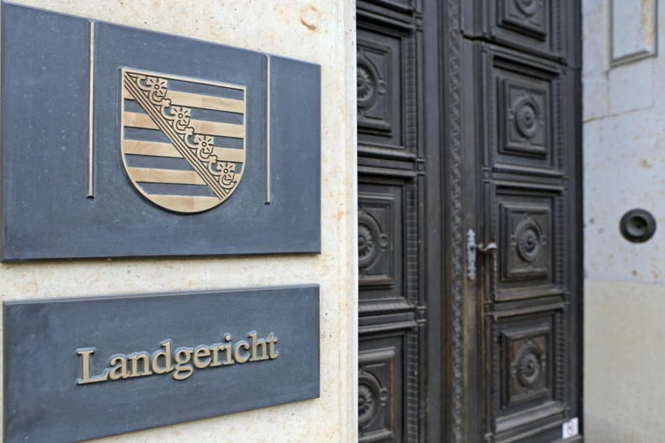 Bei den sächsischen Verwaltungsgerichten sind im vergangenen Jahr 6369 Klagen von Asylbewerbern gegen die Ablehnung ihrer Anträge eingegangen.