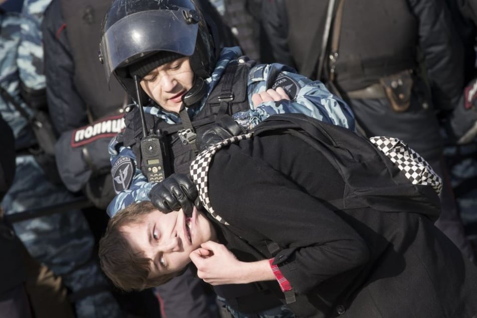 Allein in der Hauptstadt Moskau sollen mehr als 500 Menschen festgenommen worden sein.