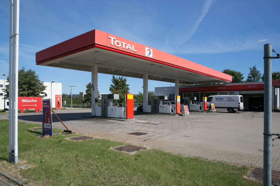 Das hätte böse enden können: An dieser Total-Tankstelle am Langen Weg in Prohlis
hatte Manuel K. Feuer gelegt.