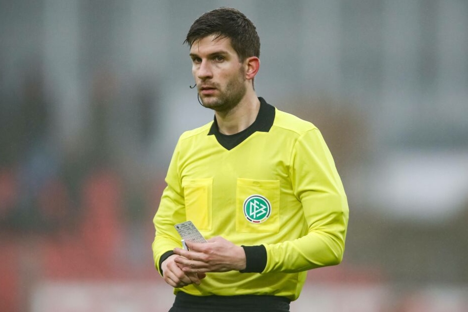 Schiedsrichter Markus Wollenweber.