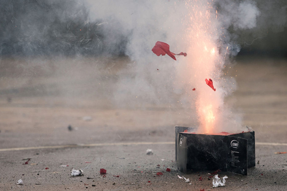 Eine Batterie ist schön anzusehen, aber auch eine gefährliche Waffe. (Symbolbild)