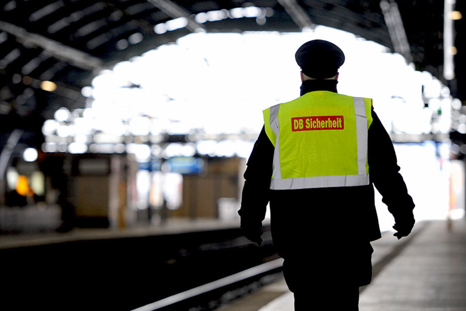 Sicherheitsbeamte riegelten den Ostbahnhof in Berlin Friedrichshain ab.