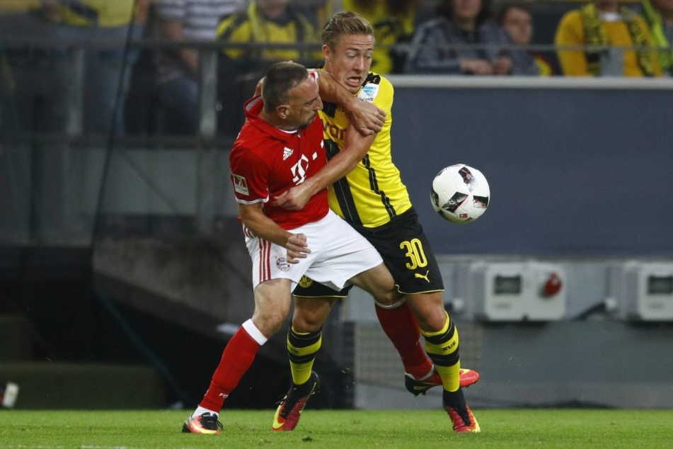Die Aufreger-Szene beim Supercup: Franck Ribéry begeht eine Tätlichkeit an Felix Passlack, fliegt aber nicht vom Platz.