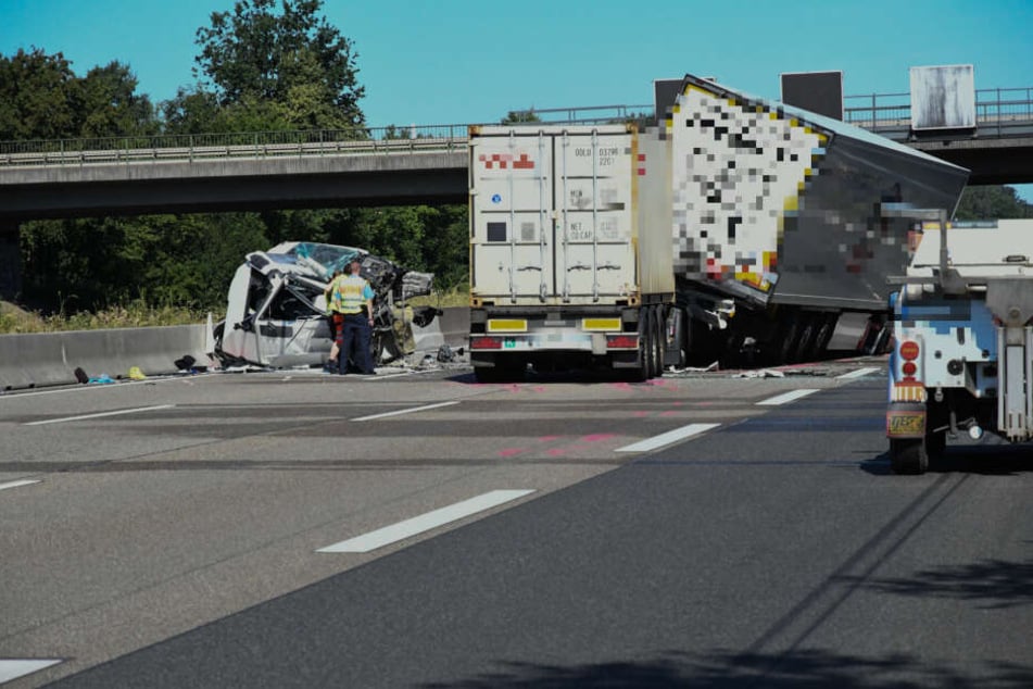 Auf dem Seligenstädter Dreieck kam es am Donnerstagmorgen zu einem schweren Lkw-Unfall.