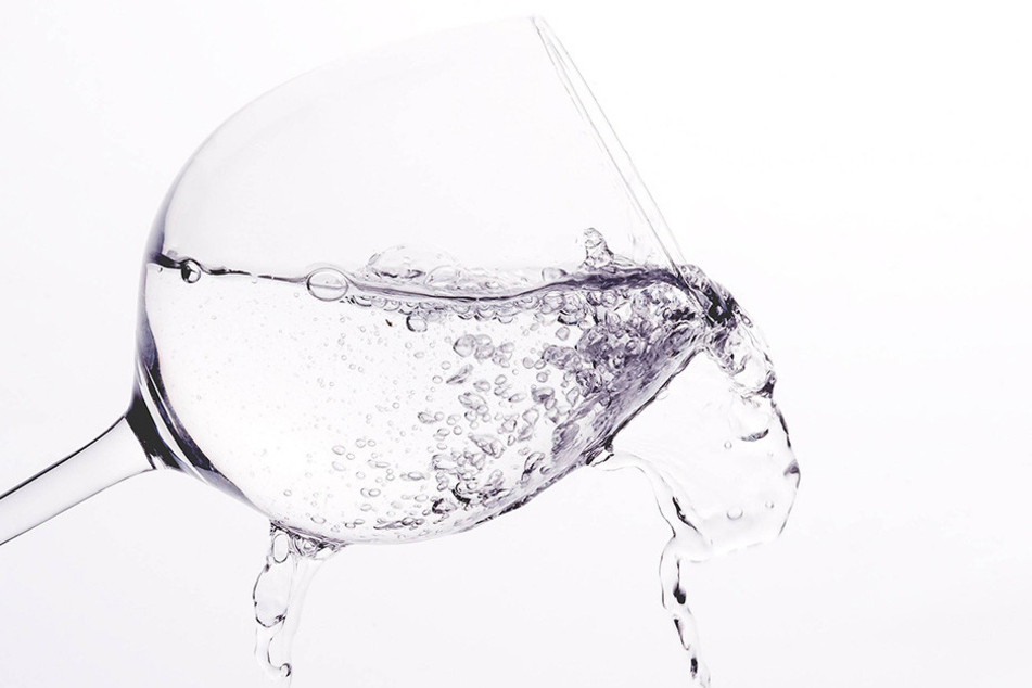 Was sich sich neben dem Wasser noch in der Flasche befand, wird derzeit geprüft.