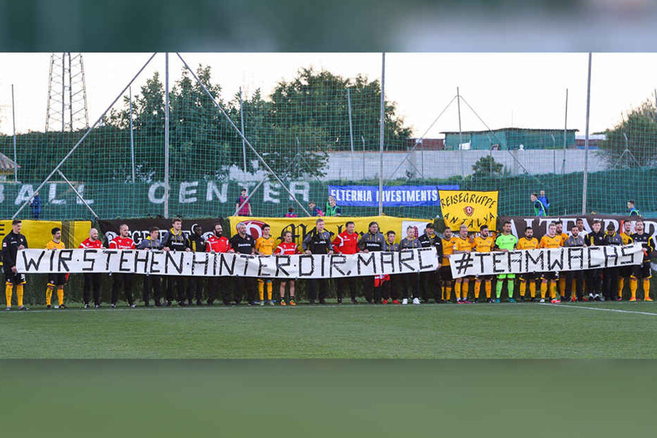 Mit diesem Transparent machte die Mannschaft Wachs vom Trainingslager in Spanien aus Mut.