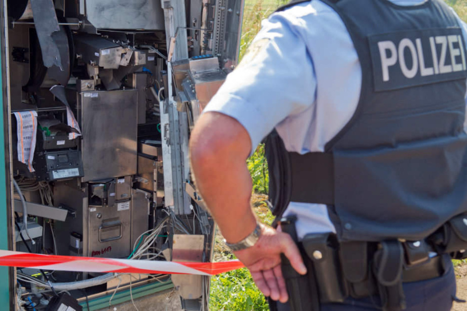 Die Polizei fahndet derzeit nach den Tätern. (Symbolbild)