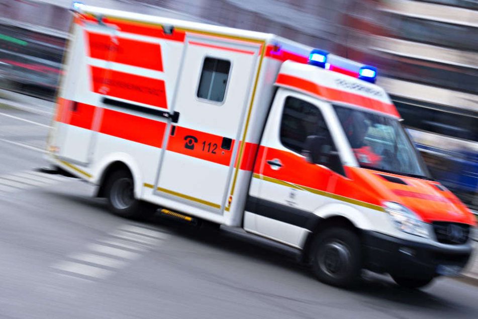 Nur Minuten nach ihrer Bluttat landeten zwei Männer selbst in der Klinik. (Symbolbild)