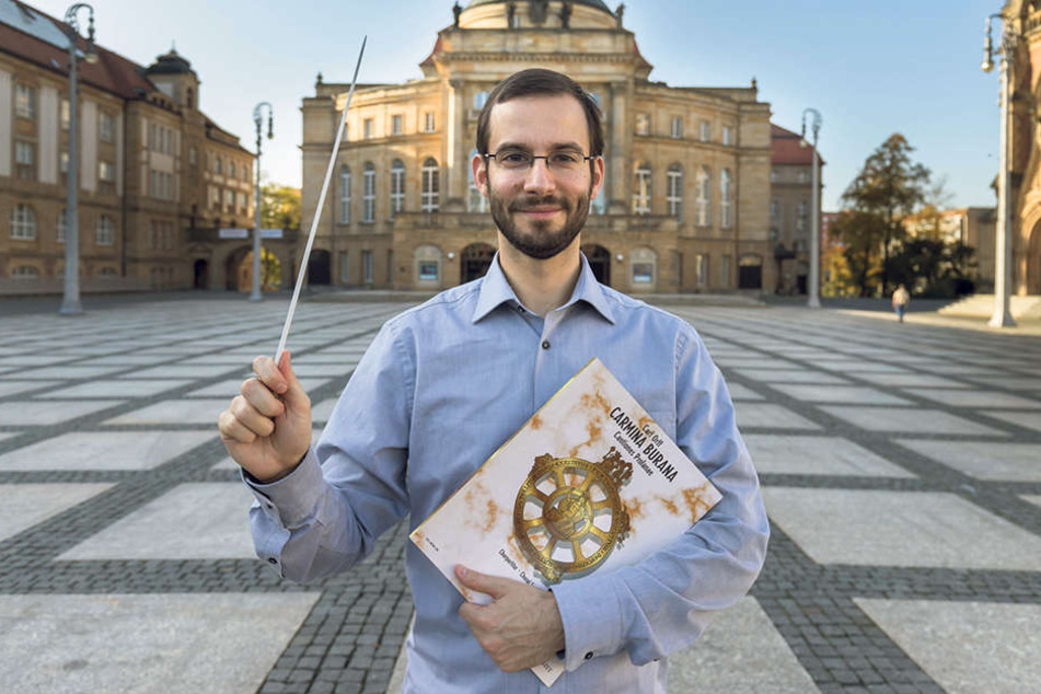 Nach Takt: Der stellvertretende Generalmusikdirektor Felix Bender (31) dirigiert "Chemnitz singt!".