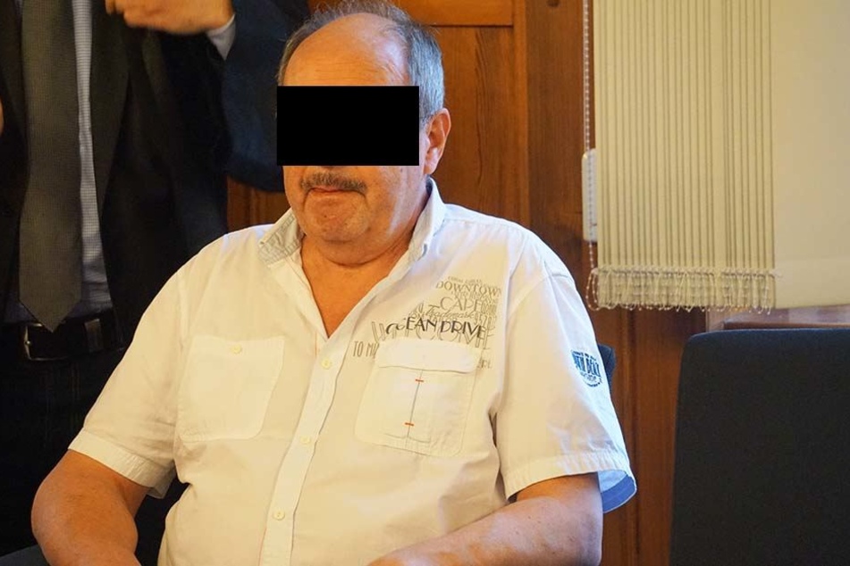 Psychologe Andreas S. (61) wurde am Dienstag wegen zehnfacher Urkundenfälschung
verurteilt.