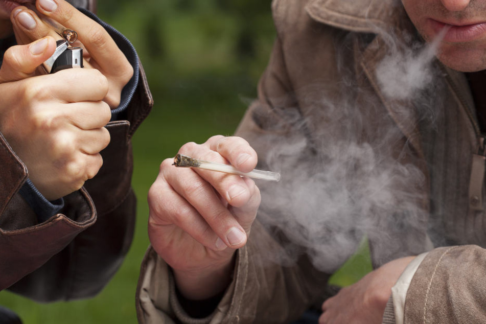 Jugendliche führten Marihuana und Ecstasy mit - Kleindealer im Park auf der Suche nach Kunden? (Symbolbild)