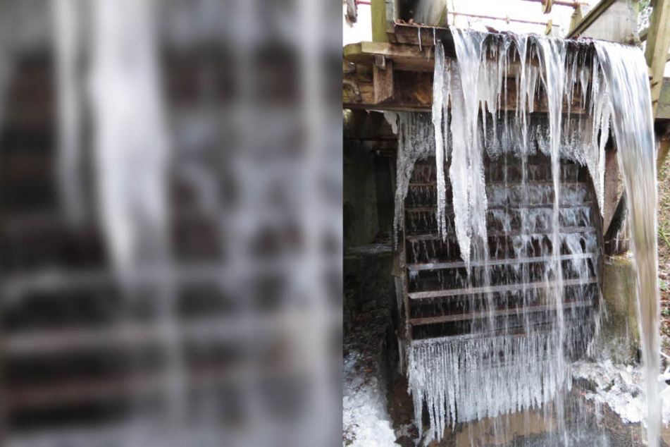 Die Wassermühle in Quelle ist bereits einige Hundert Jahre alt. Aktuell ist sie durch Frost erstarrt.