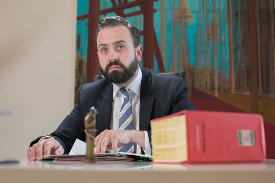 Justizminister Sebastian Gemkow
(38, CDU) setzt jetzt auf Handyblocker im Knast.