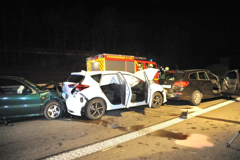 Drei Autos prallten in der Folge aufeinander.