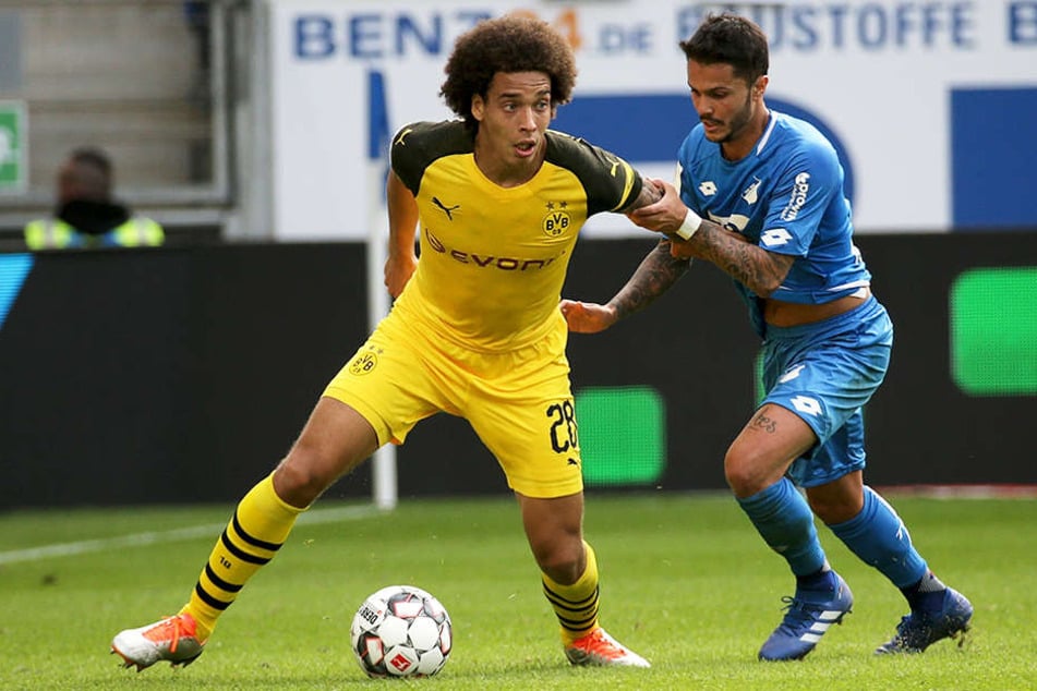 Dortmund Axel Witsel wird von Hoffenheims Leonardo Bittencourt bearbeitet.