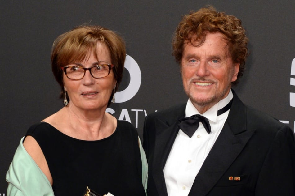 Dieter Wedel mit seiner Partnerin Uschi Wolters bei der Verleihung der Goldenen Kamera.