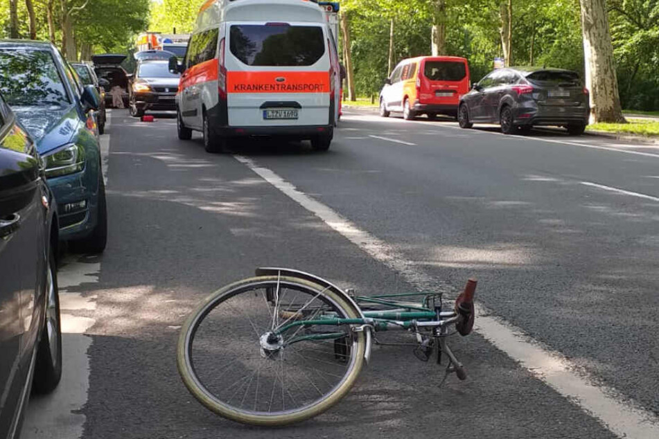 Auf der Leipziger Karl-Tauchnitz-Straße hat sich am Donnerstagvormittag ein weiterer schwerer Fahrradunfall ereignet.