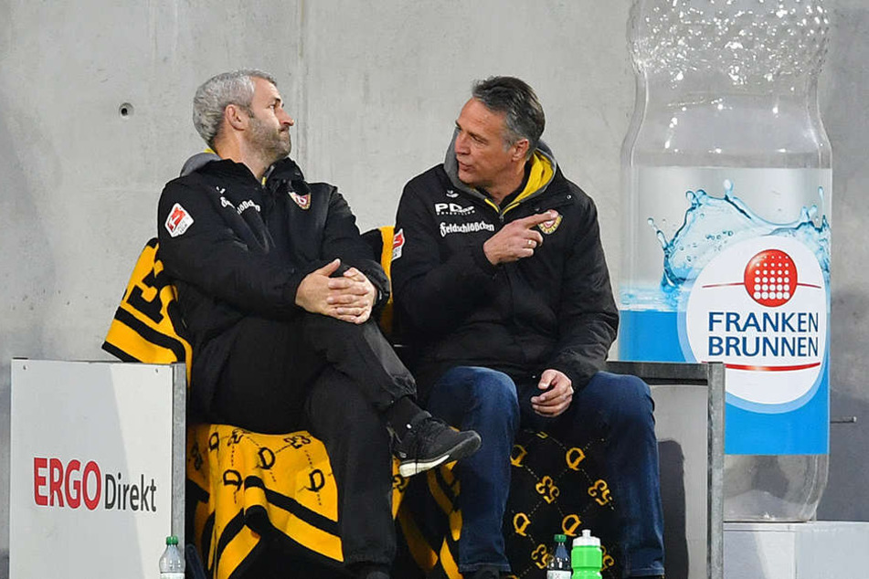 Flasche halbleer? Motivationsprobleme lassen Dynamo-Trainer Uwe Neuhaus (r.) und sein Assistent Peter Németh als Grund für die schwächeren Leistungen nicht gelten.