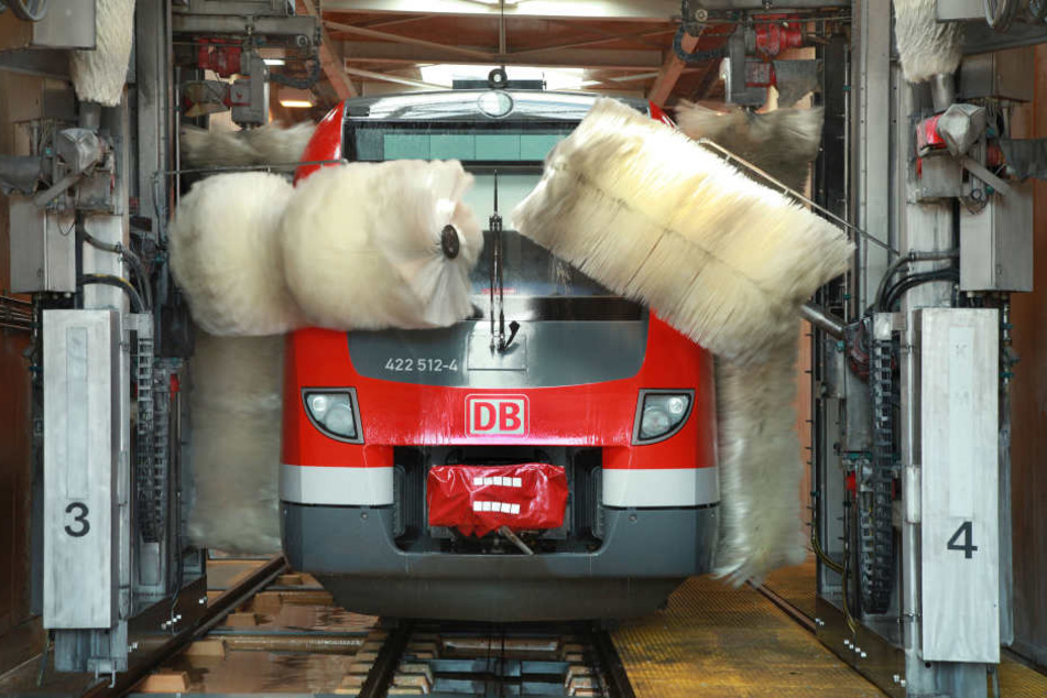 Waschanlage der Deutschen Bahn - früher gab es eine solche auch in Chemnitz.
Doch das ist lange her.