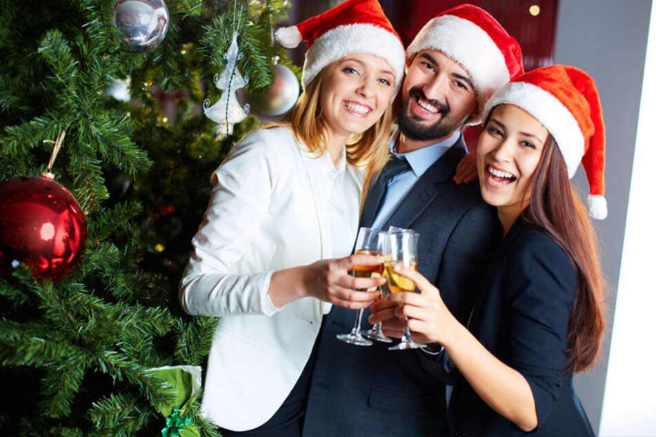 Champagner darf auf der Weihnachtsfeier natürlich auch nicht fehlen.
