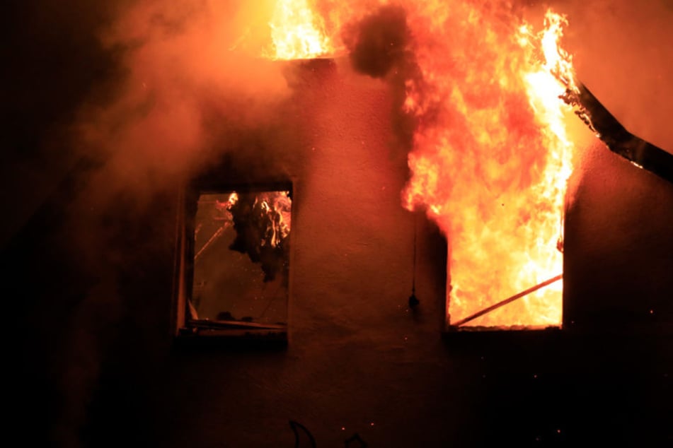 Den Dachstuhlbrand konnte man bereits aus weiter Entfernung sehen.