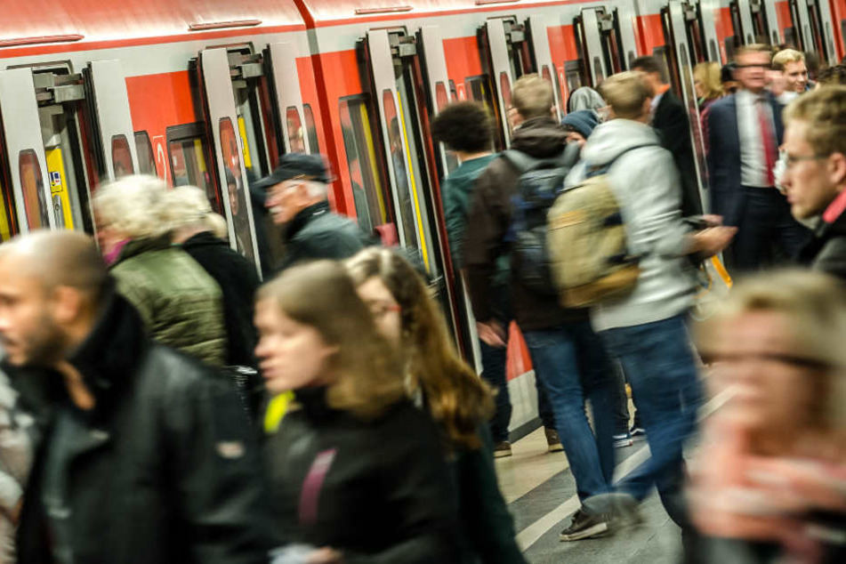 Pendler haben jetzt das Nachsehen: Zwischen Köthen, Magdeburg und Halle (Saale) kommt es noch bis zum Wochenende zu Verzögerungen. (Symbolbild)