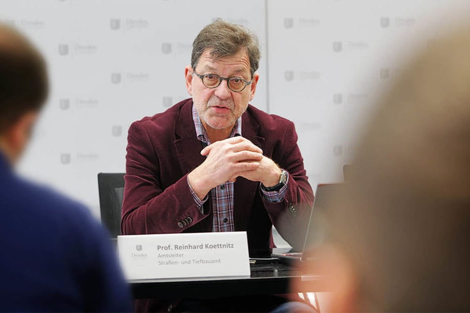 Der Leiter des Straßen- und Tiefbauamtes, Reinhard Koettnitz (62).
