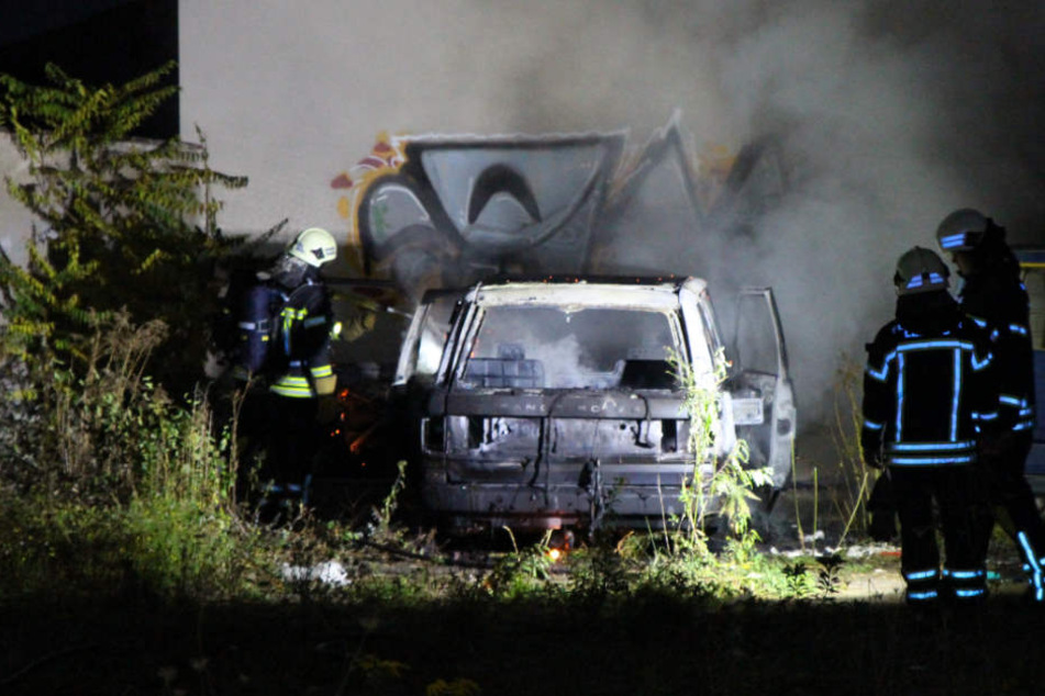 Im Leipziger Westen brannte am Freitagabend ein Auto aus.