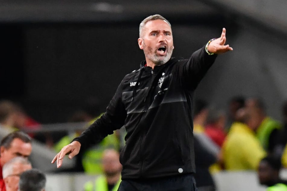 Tim Walter (Foto), Cheftrainer des VfB Stuttgart, ist sich sicher, dass Hamadi Al Ghaddioui aus seinem Formloch rauskommt.