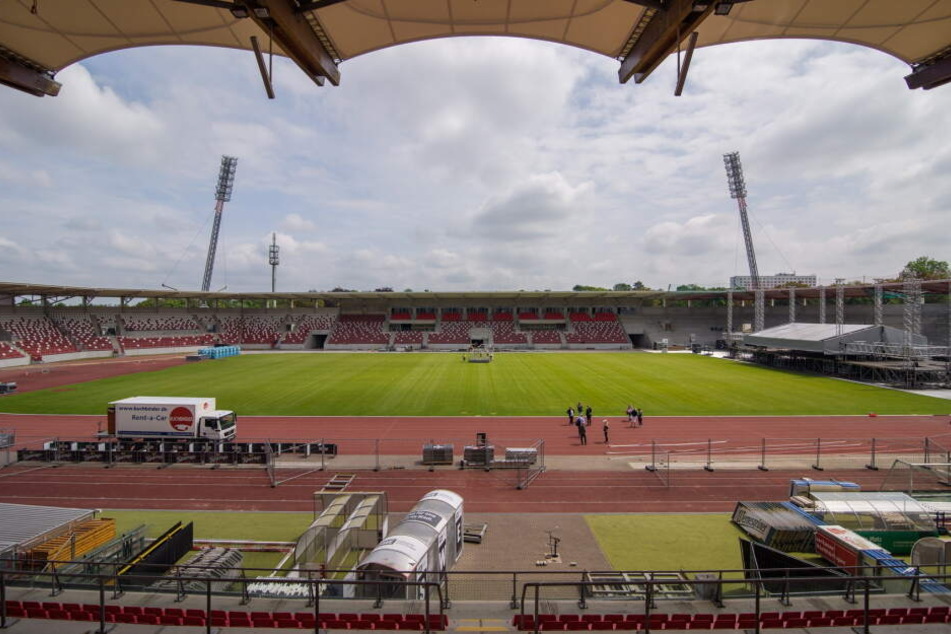 Zu der Gewalt kam es kurz vor Ende des Spiels vor dem Steigerwaldstadion.