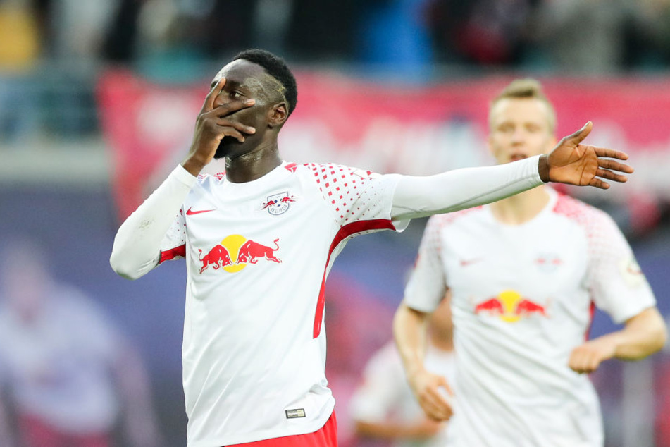 "Phantomas" Jean-Kevin Augustin (l.) ließ die Abwehr alt aussehen und vollendete nach Traumpass von Keita nach einer halben Stunde zur 2:1-Halbzeitführung.