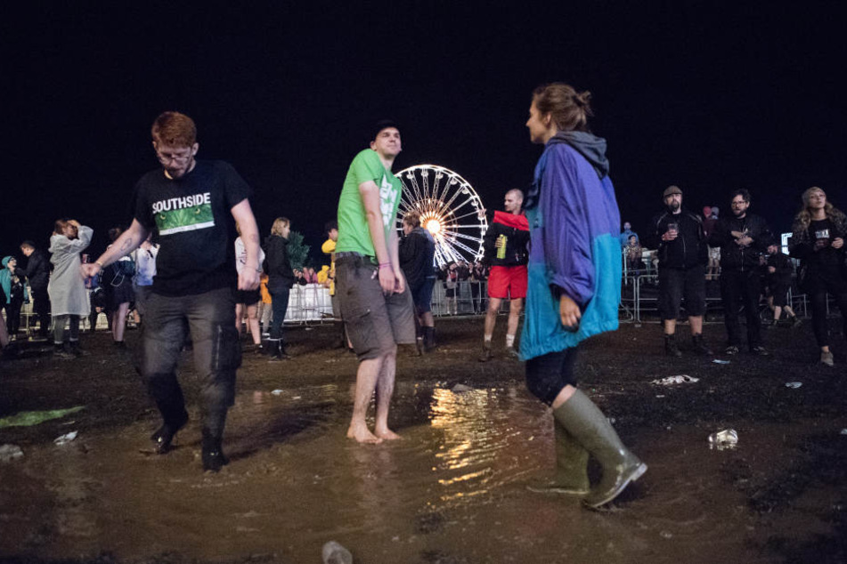 Viele Besucher nahmen die Unwetter-Unterbrechung mit Humor.