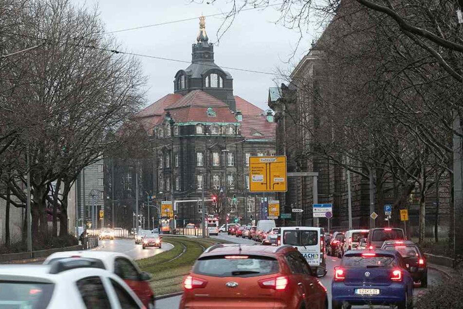 Um zu wissen, wo und wieso Stau entsteht, überwacht Dresden den Verkehr.